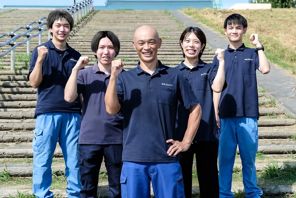 おそうじパパのユニフォーム姿の5人の集合写真