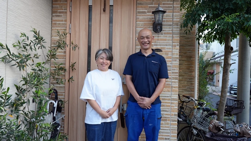 お客様と代表・前田の記念写真 1